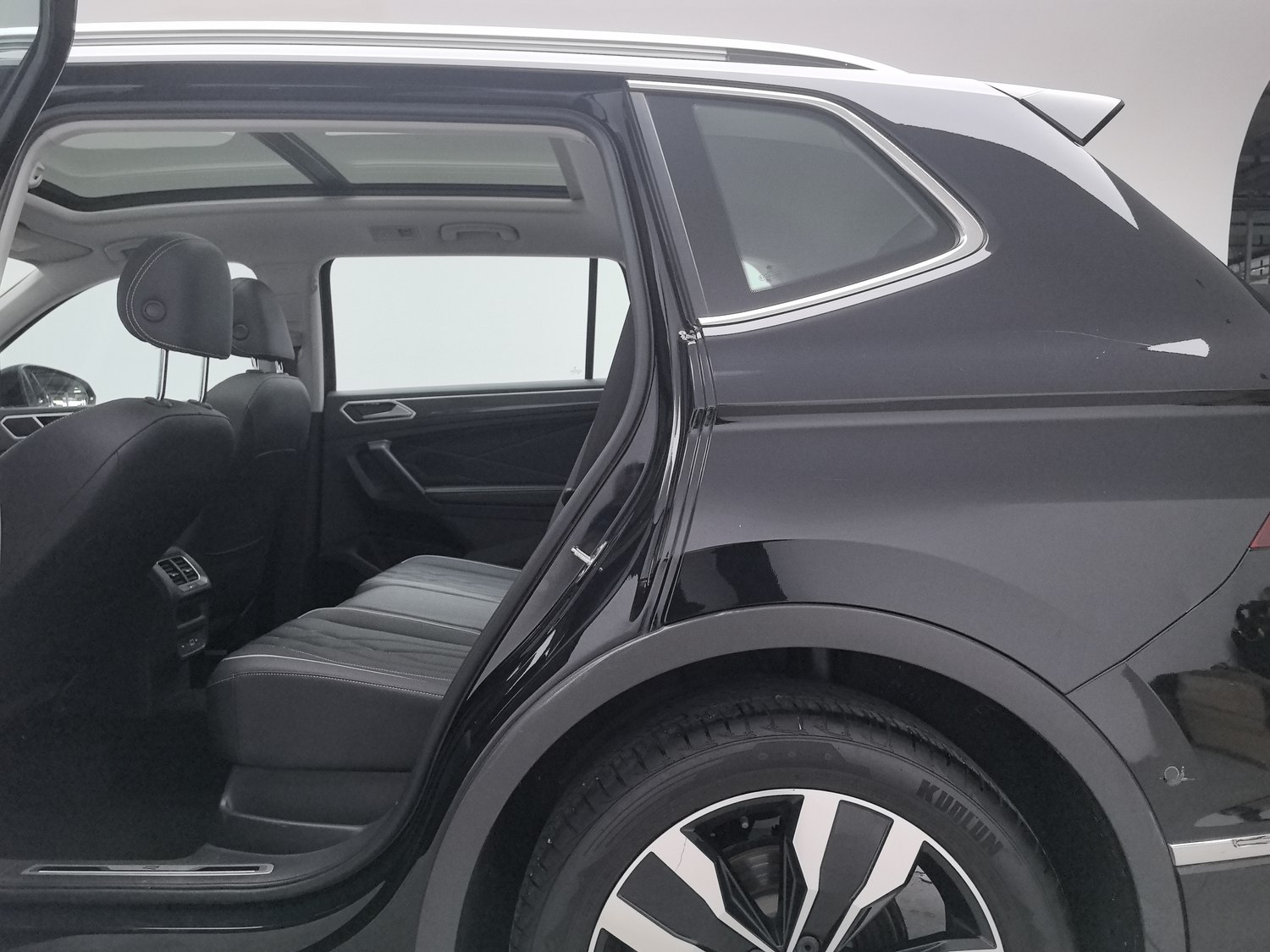 Used Volkswagen Tiguan L 2024 2.0 AT
