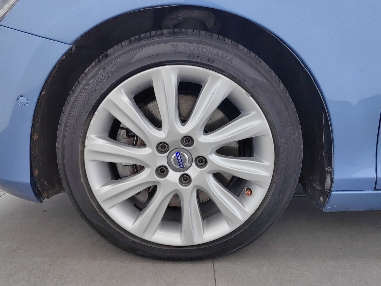 Used Volvo V40 2016 2.0 AT