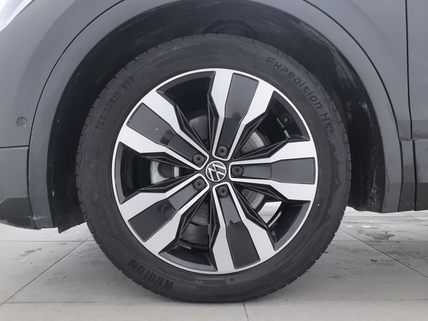 Used Volkswagen Tiguan L 2024 2.0 AT