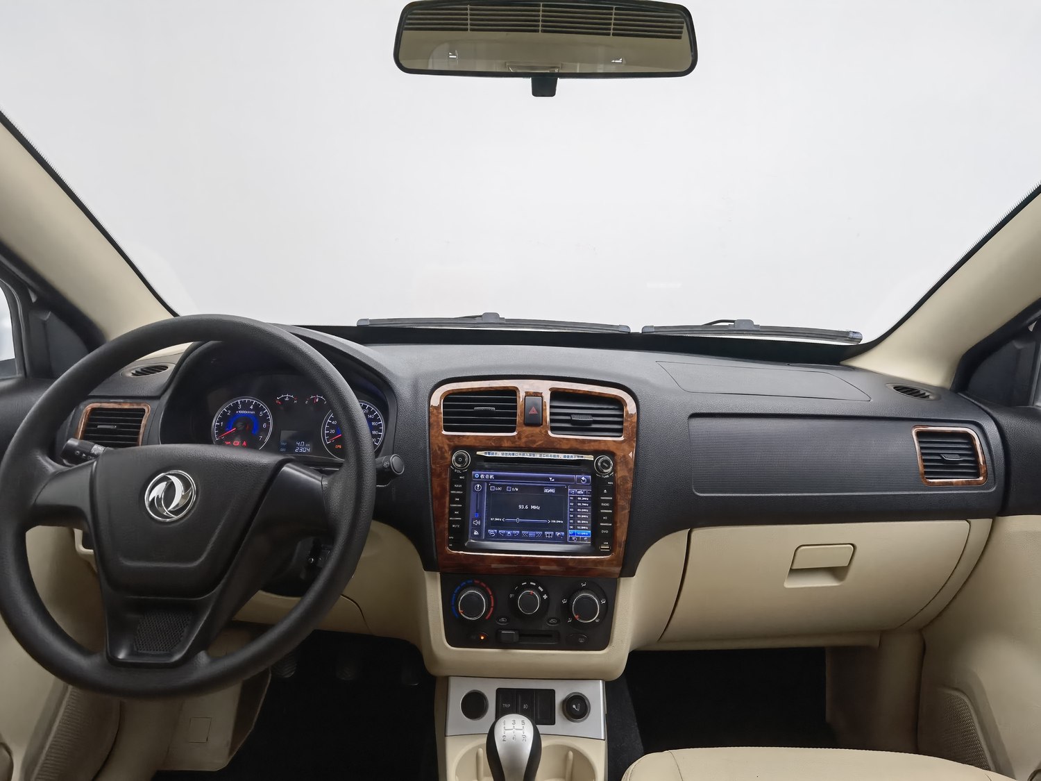 Used Dongfeng Fengon 330 2014 1.5 MT