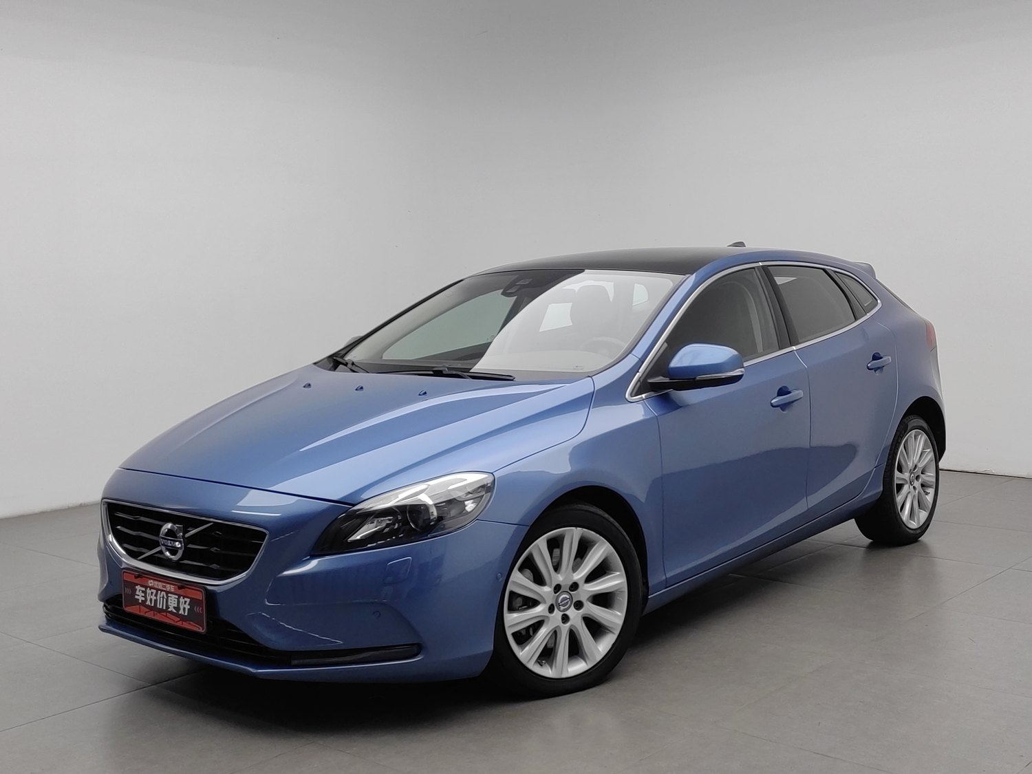 Used Volvo V40 2016 2.0 AT