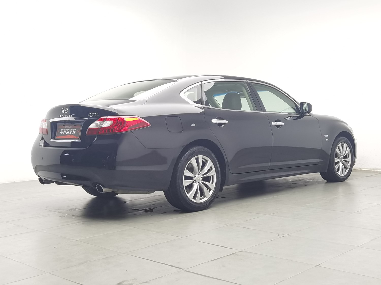 Used Infiniti Q70 2013 2.5 AT