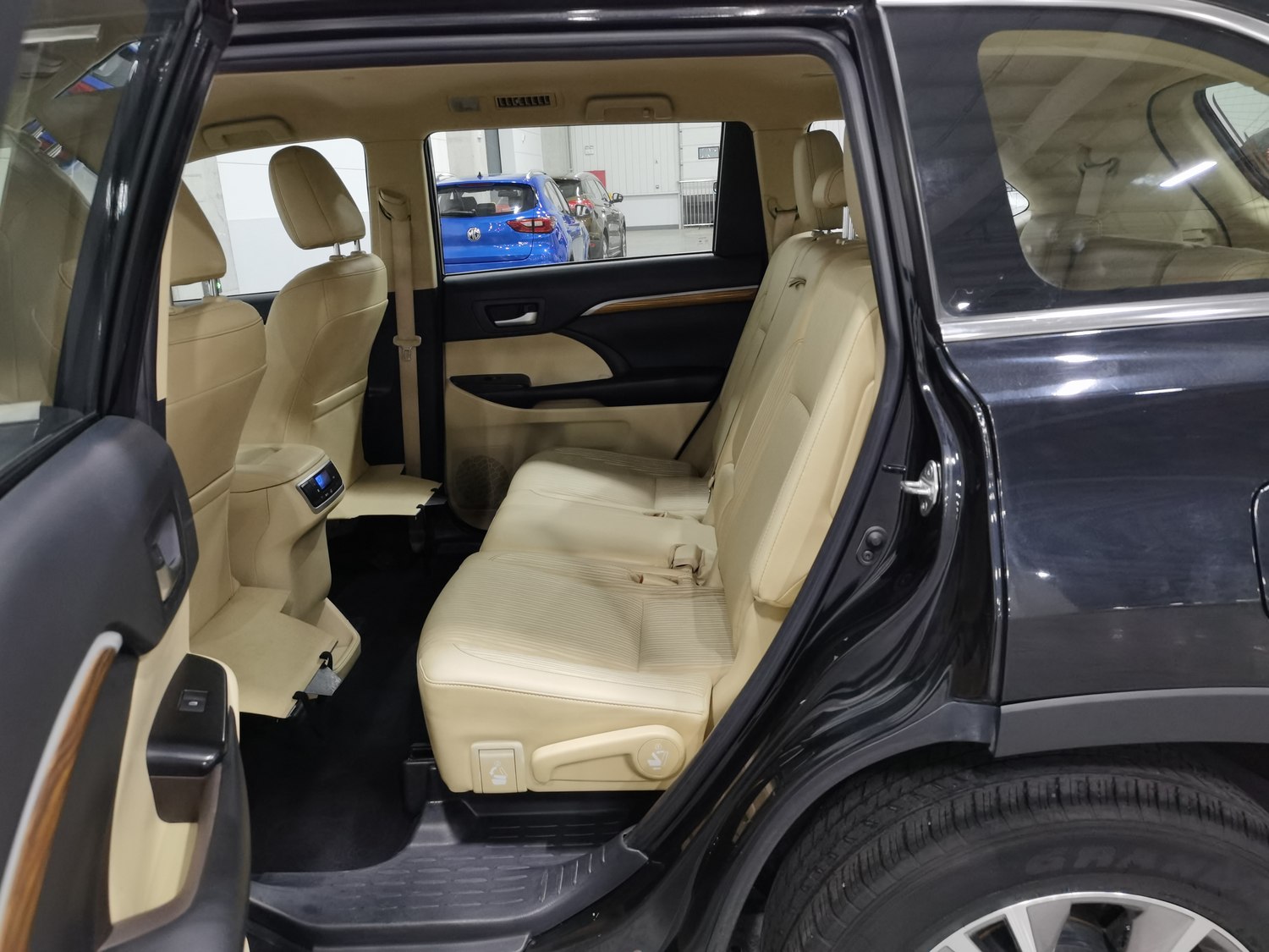 Used Toyota Highlander 2018 2.0 AT