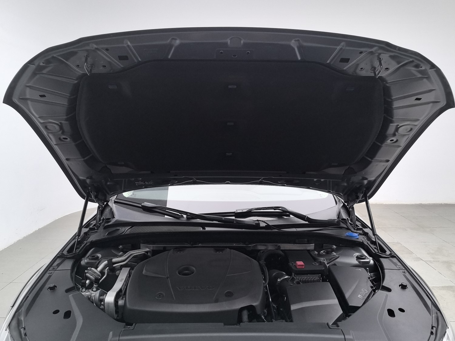 Used Volvo V90 2017 2.0 AT