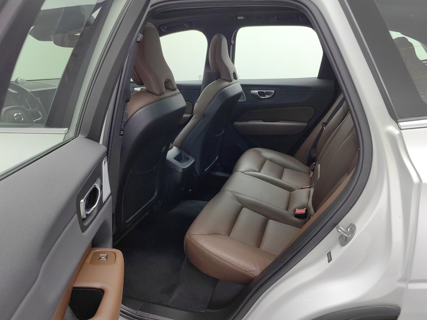Used Volvo XC60 2023 2.0 AT