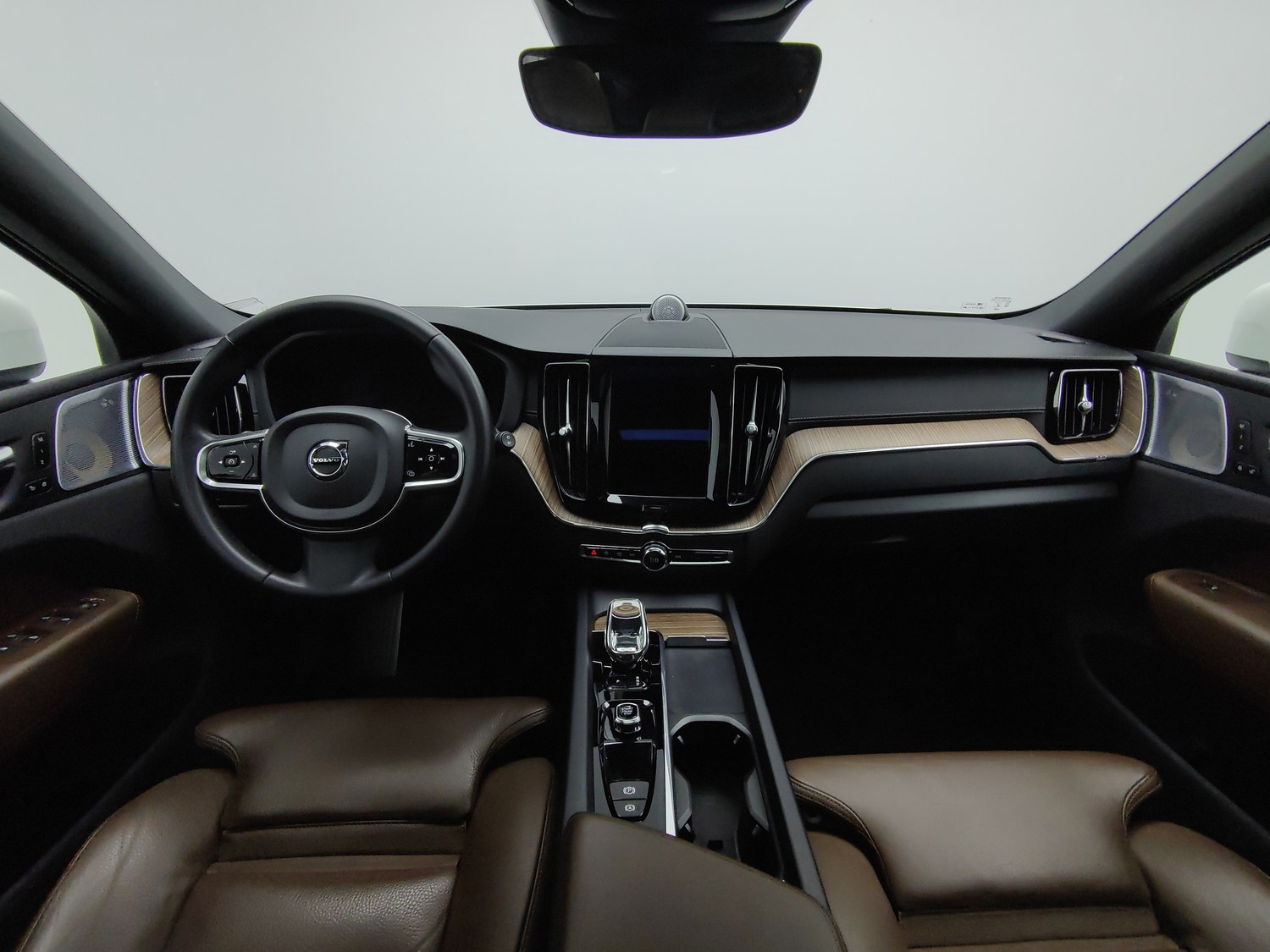 Used Volvo XC60 2023 2.0 AT