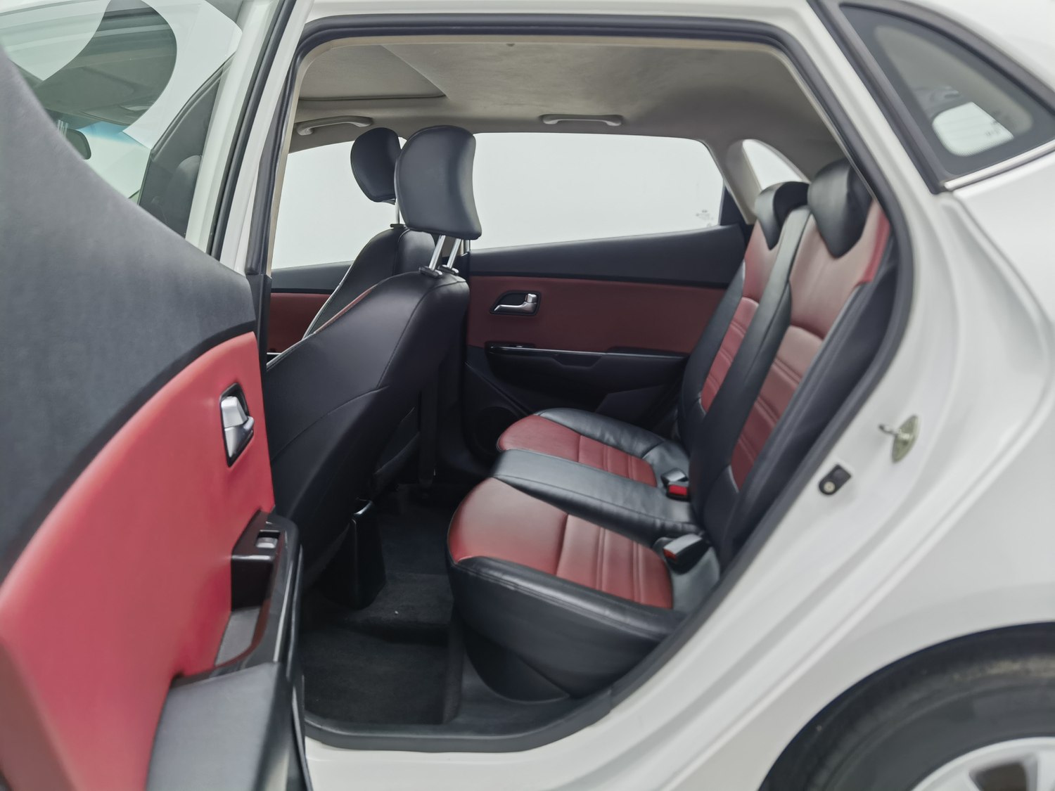 Used Kia K2 2015 1.4 AT