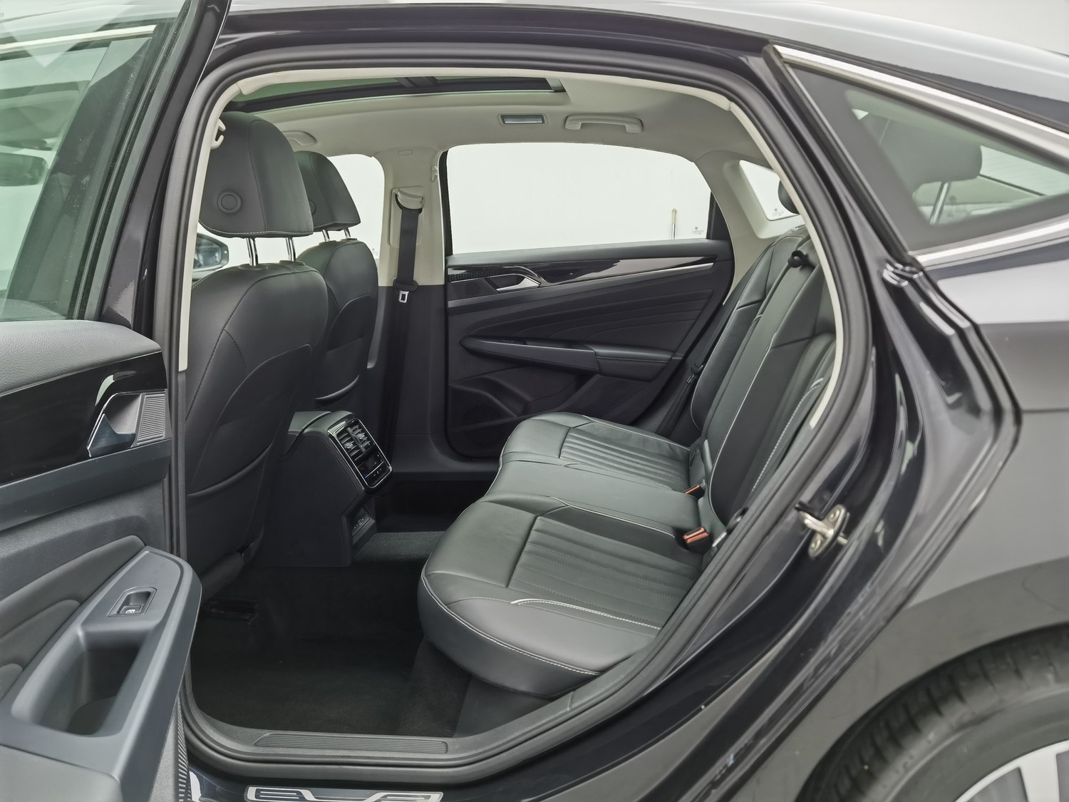 Used Volkswagen Passat EV 2022 1.4 AT