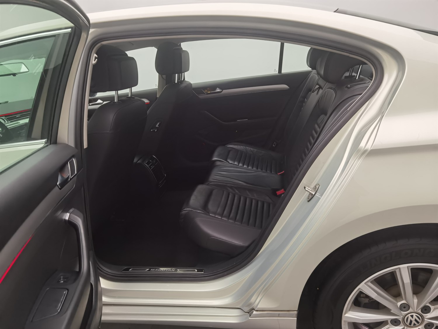 Used Volkswagen Magotan 2019 2.0 AT