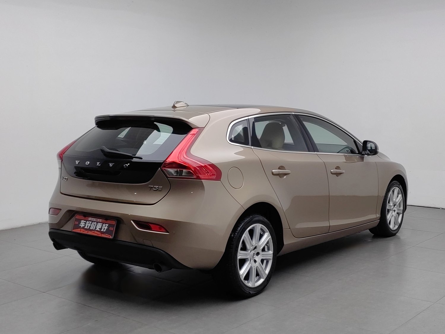 Used Volvo V40 2017 1.5 AT