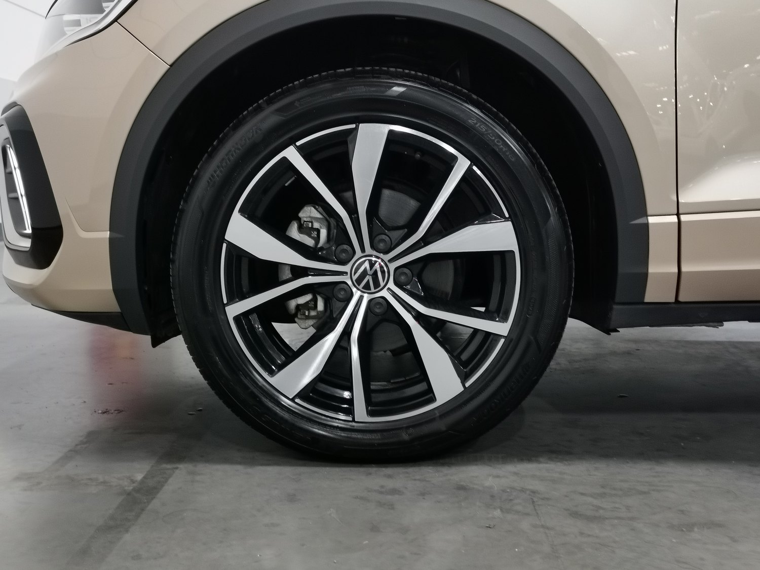 Used Volkswagen T-Roc 2023 1.5 AT