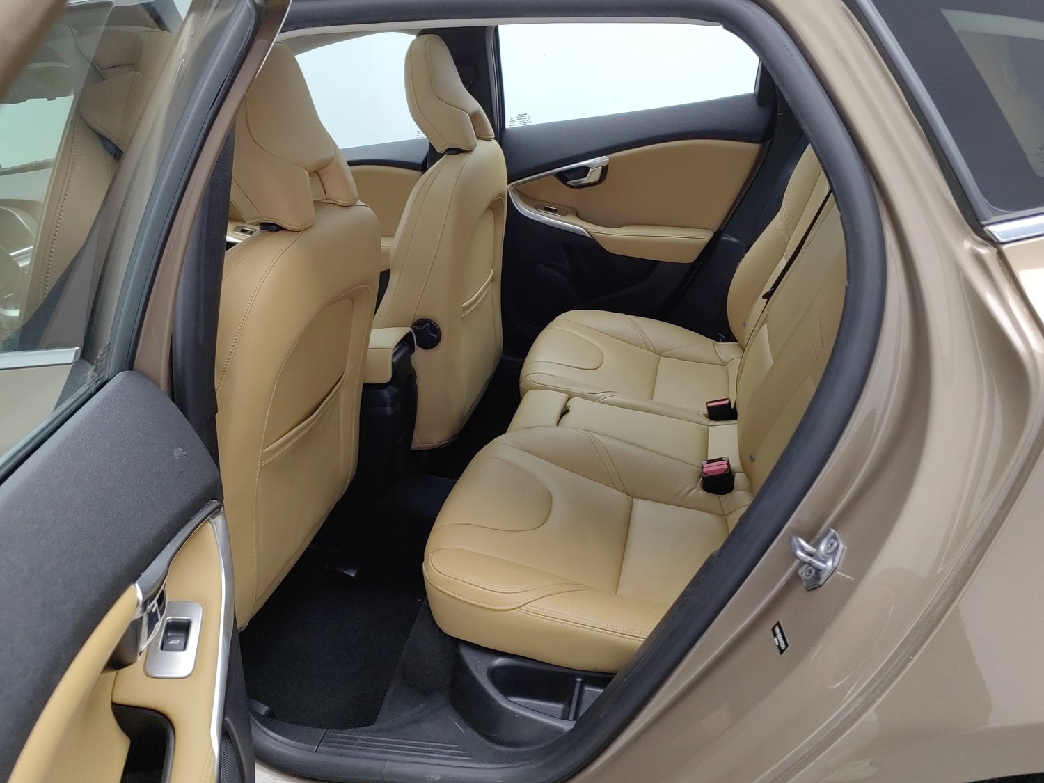 Used Volvo V40 2017 1.5 AT