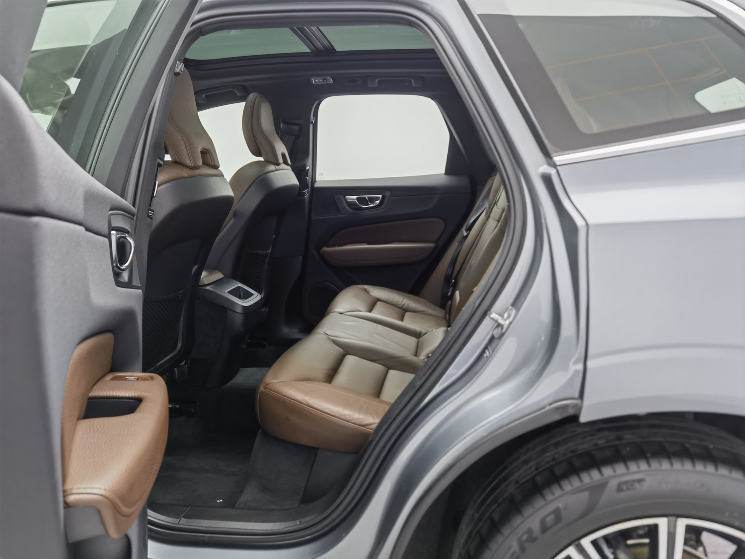 Used Volvo XC60 2021 2.0 AT