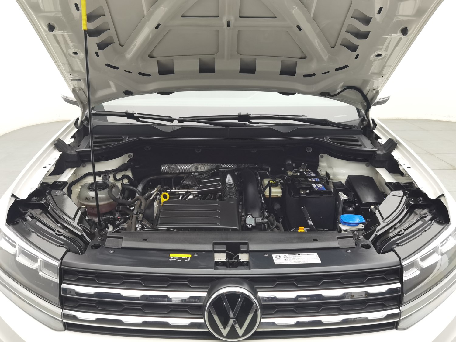 Used Volkswagen Tharu L 2021 1.4 AT