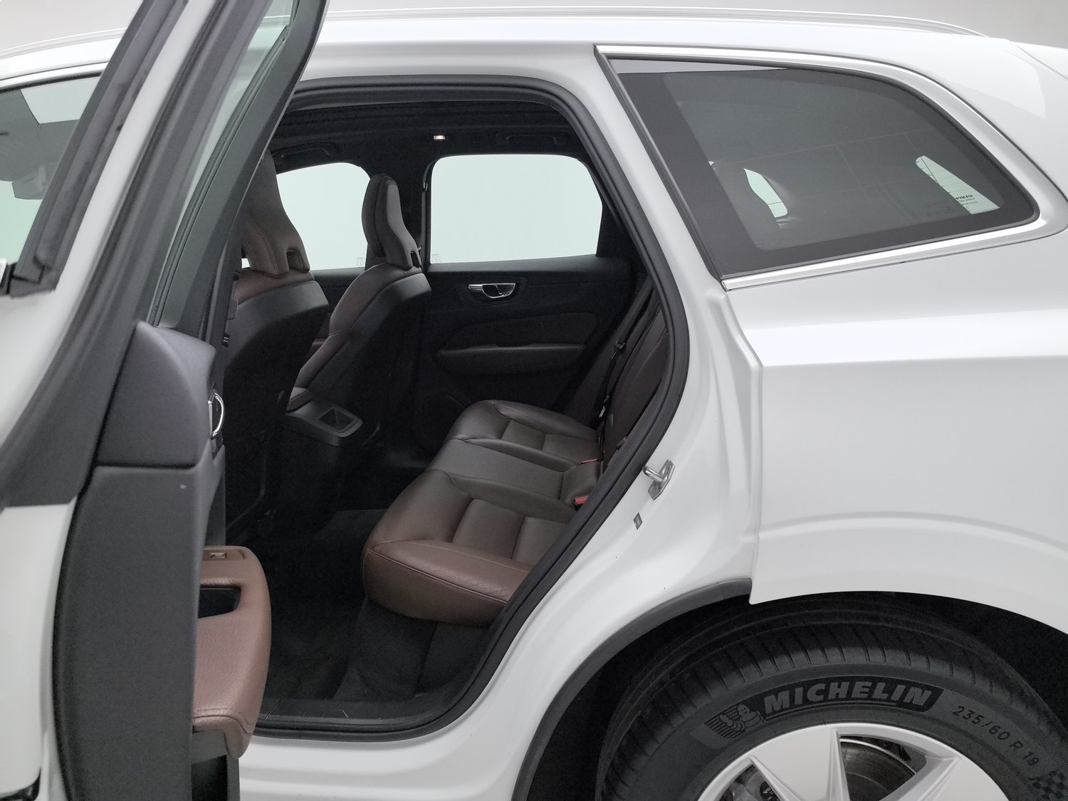 Used Volvo XC60 2022 2.0 AT