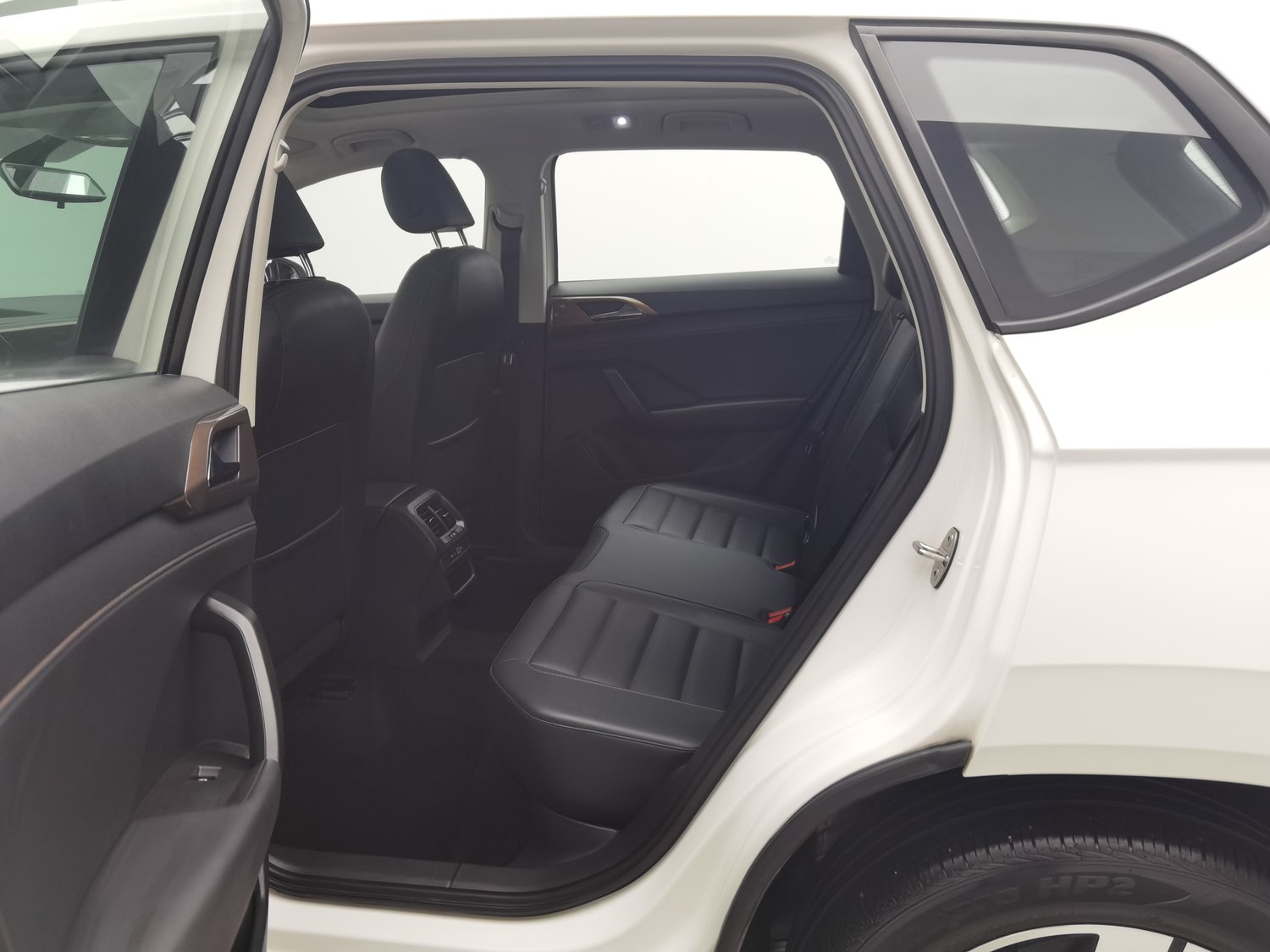 Used Volkswagen Tharu L 2021 1.4 AT