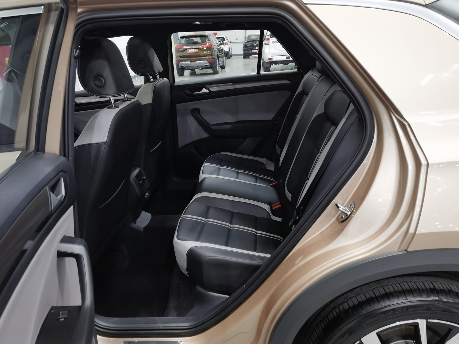 Used Volkswagen T-Roc 2023 1.5 AT