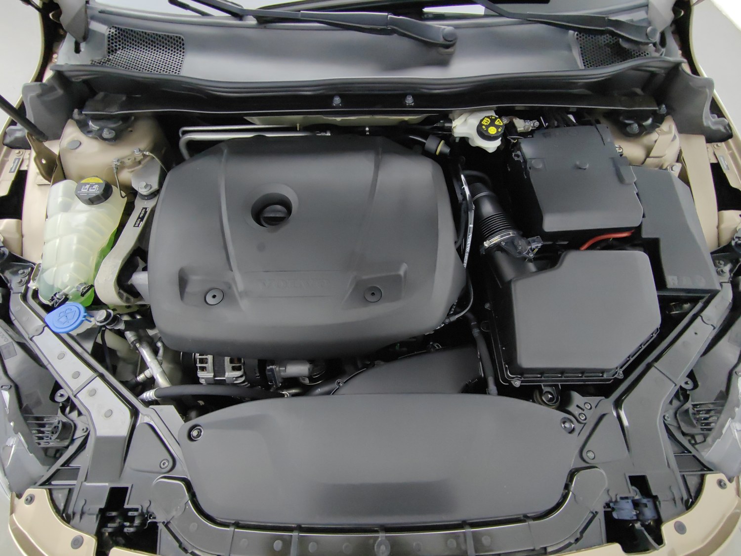 Used Volvo V40 2017 1.5 AT