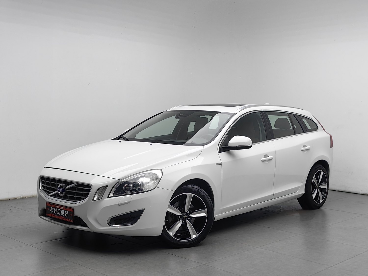 Used Volvo V60 2013 2.0 AT