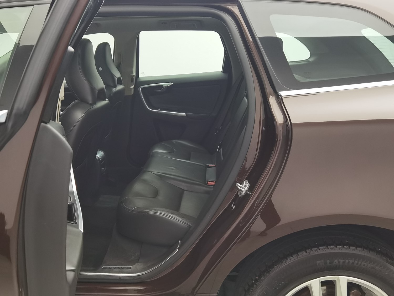 Used Volvo XC60 2017 2.0 AT