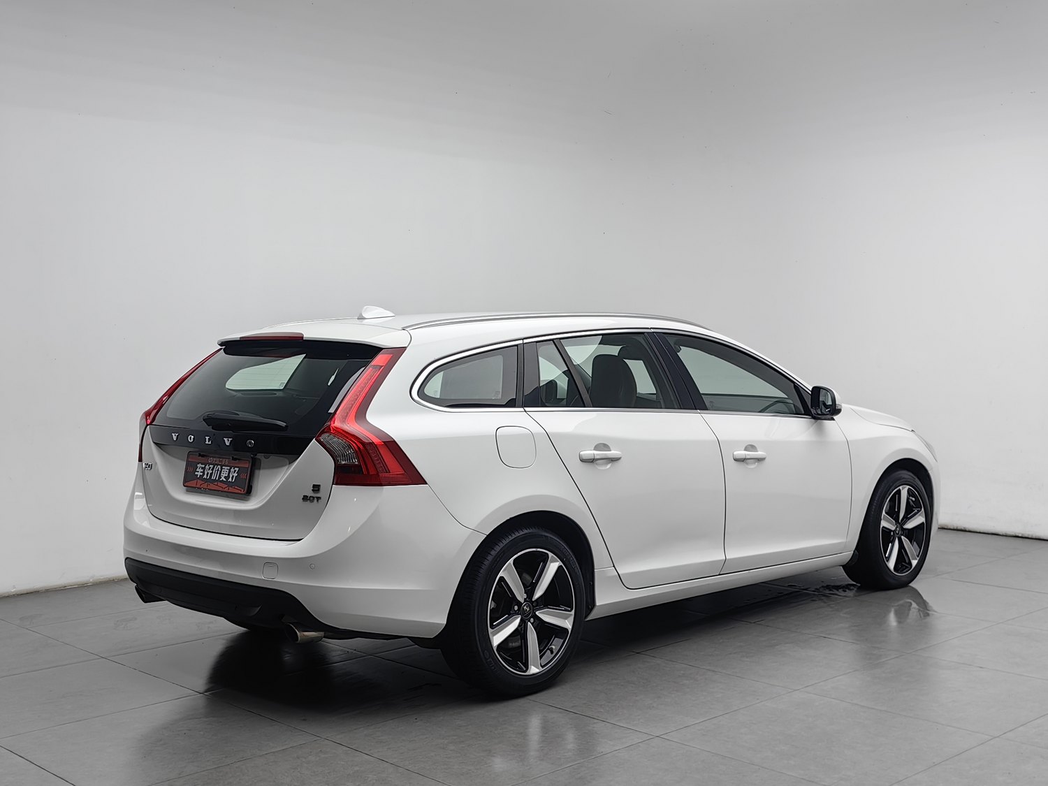 Used Volvo V60 2013 2.0 AT