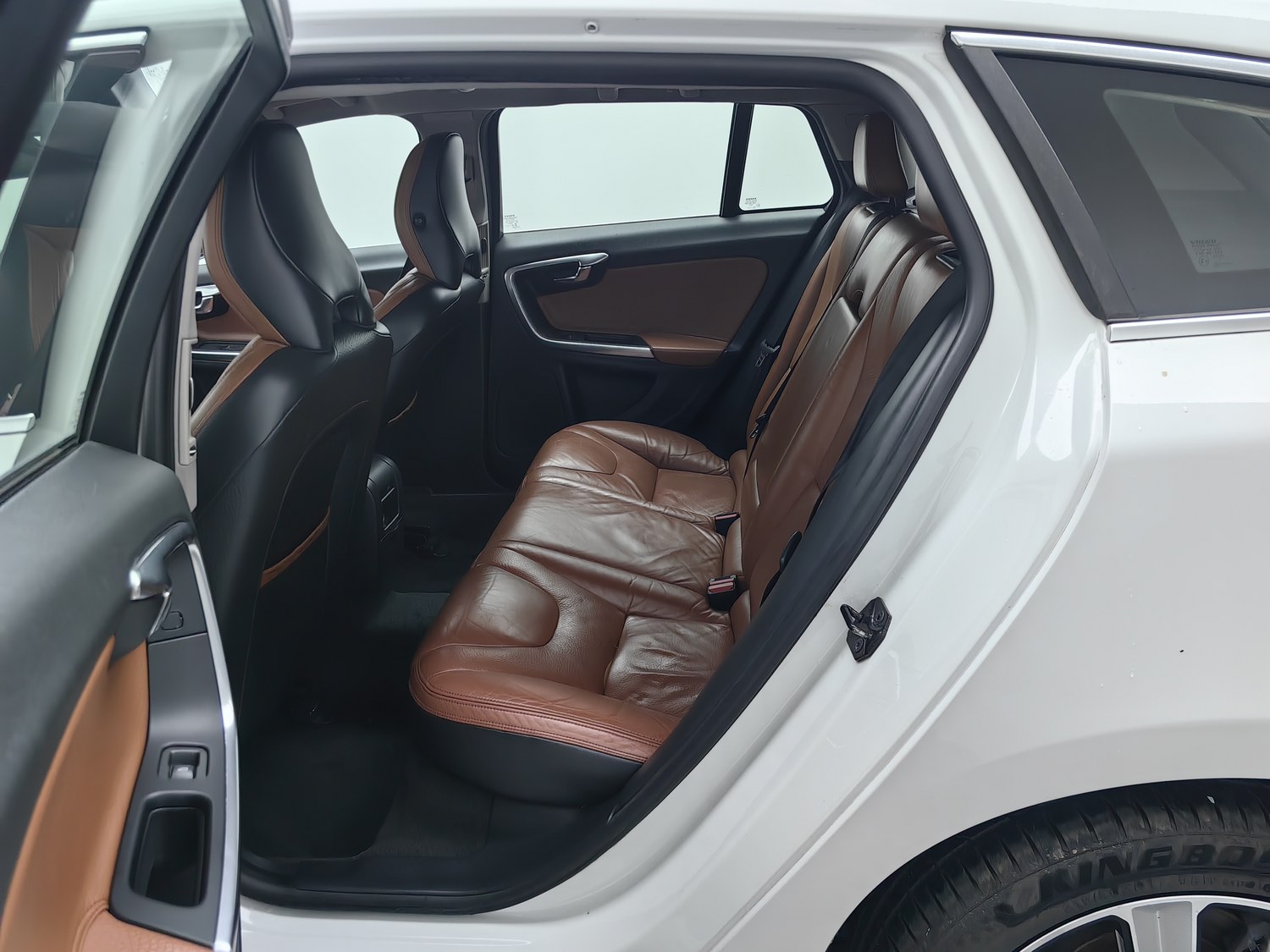 Used Volvo V60 2013 2.0 AT