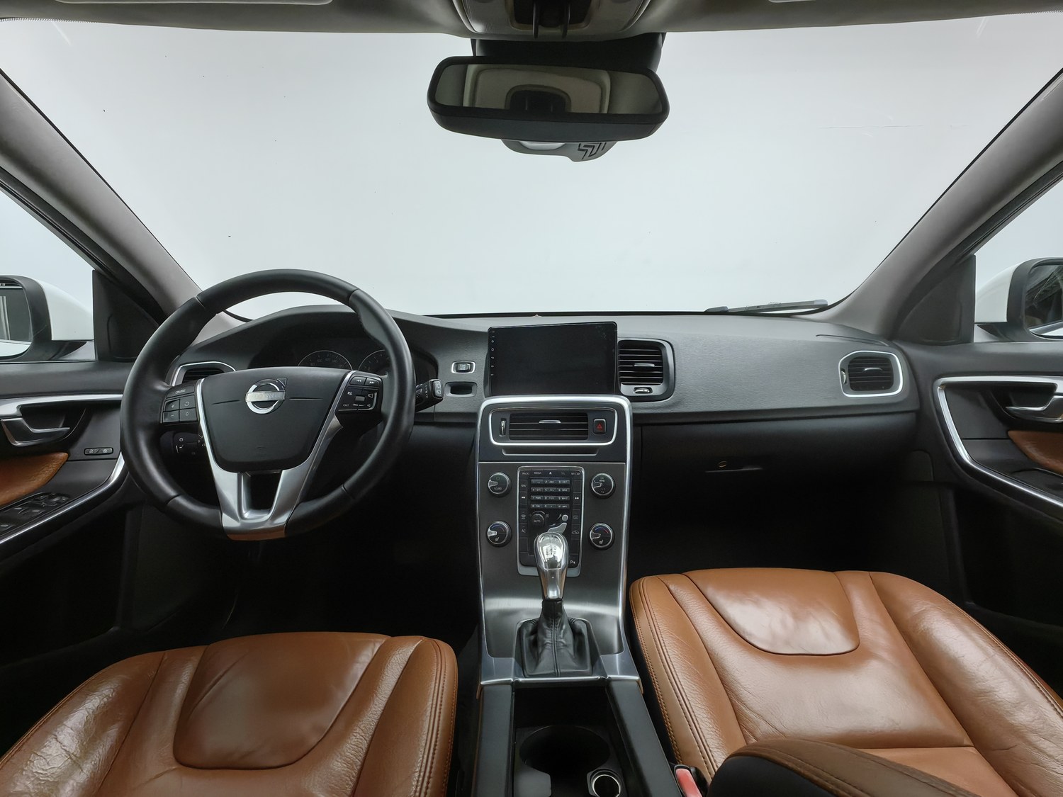 Used Volvo V60 2013 2.0 AT