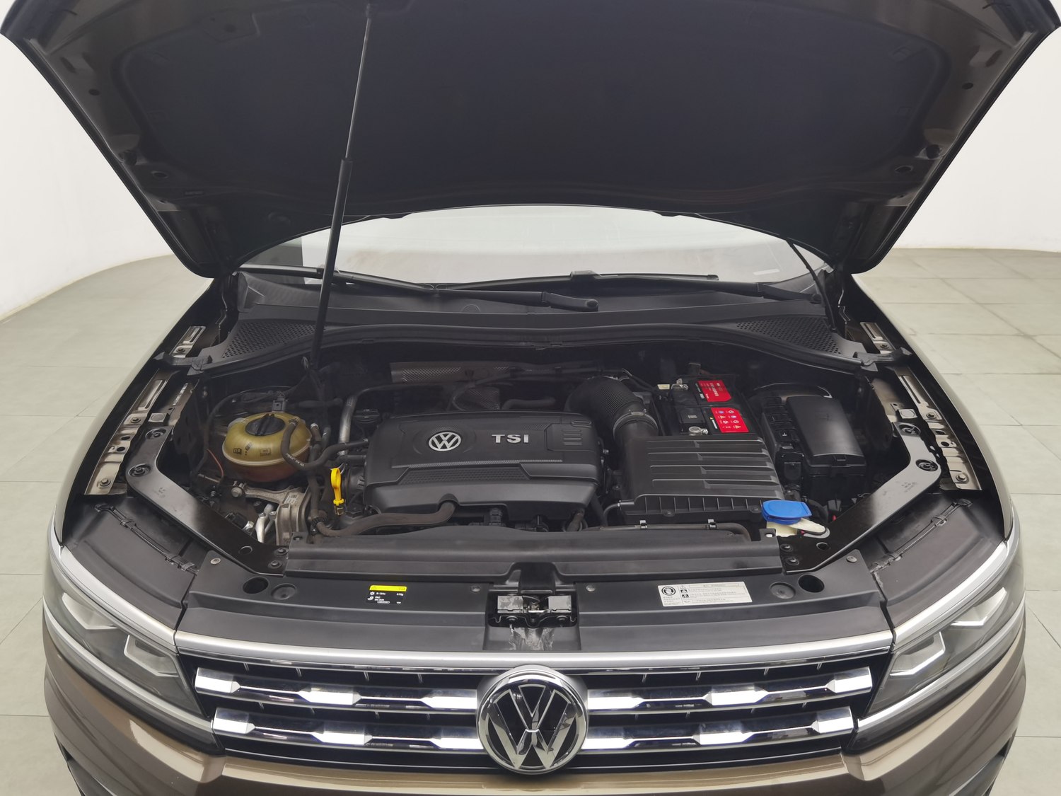 Used Volkswagen Tiguan L 2018 2.0 AT