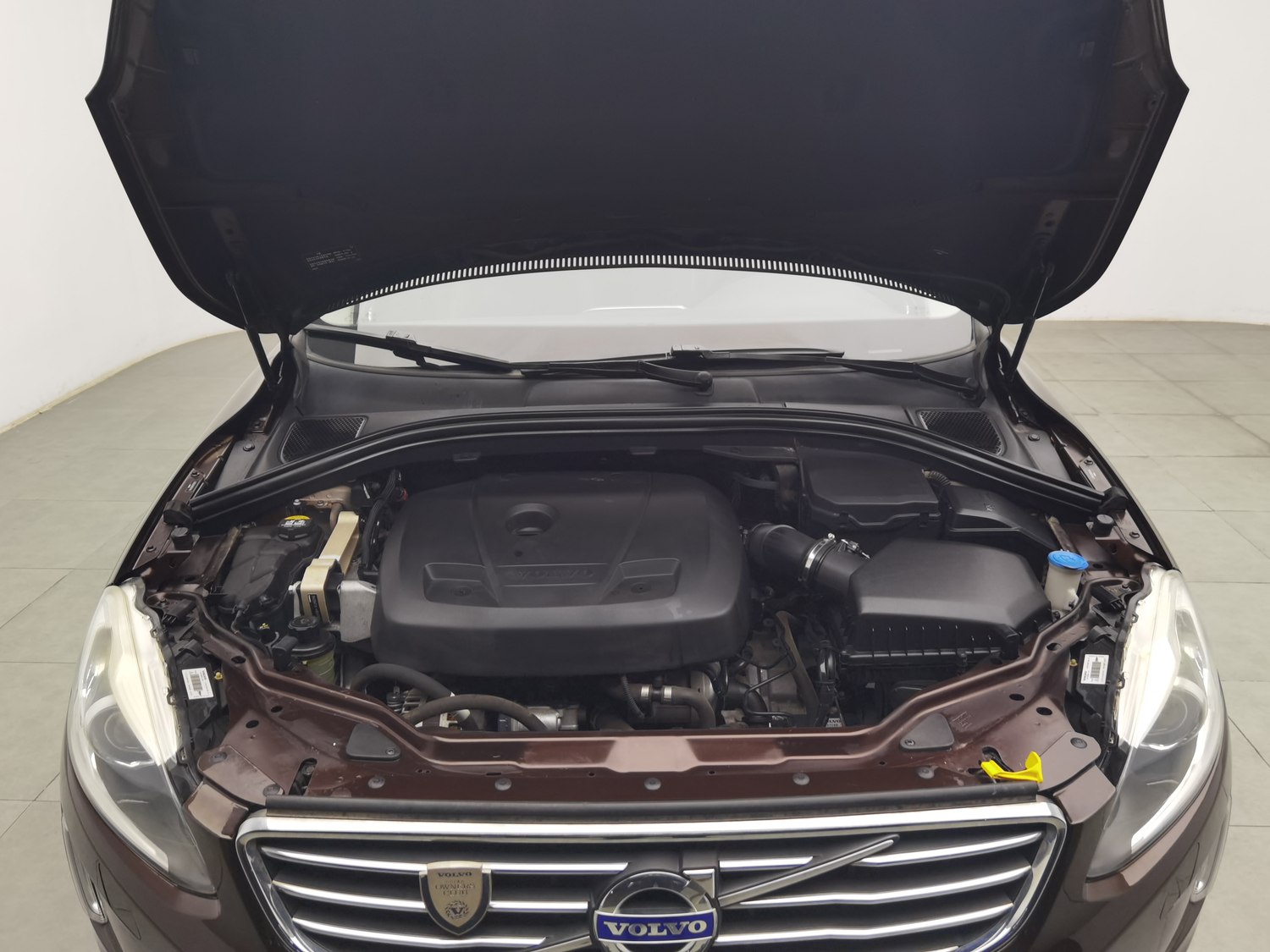 Used Volvo XC60 2017 2.0 AT
