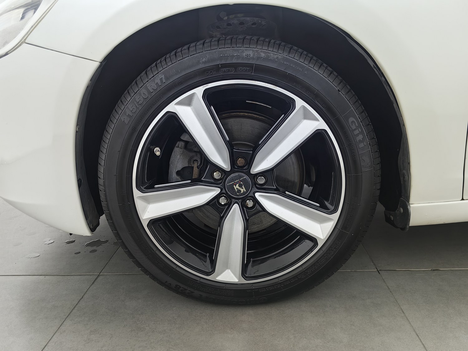 Used Volvo V60 2013 2.0 AT