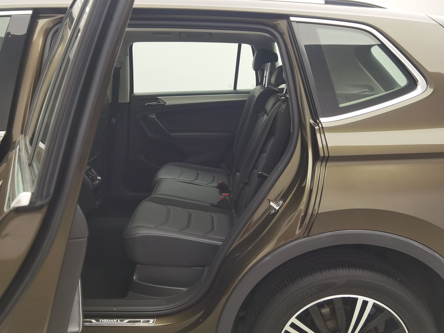 Used Volkswagen Tiguan L 2018 2.0 AT