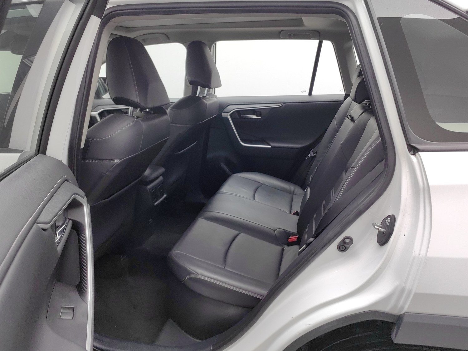 Used Toyota RAV4 2023 2.5 AT
