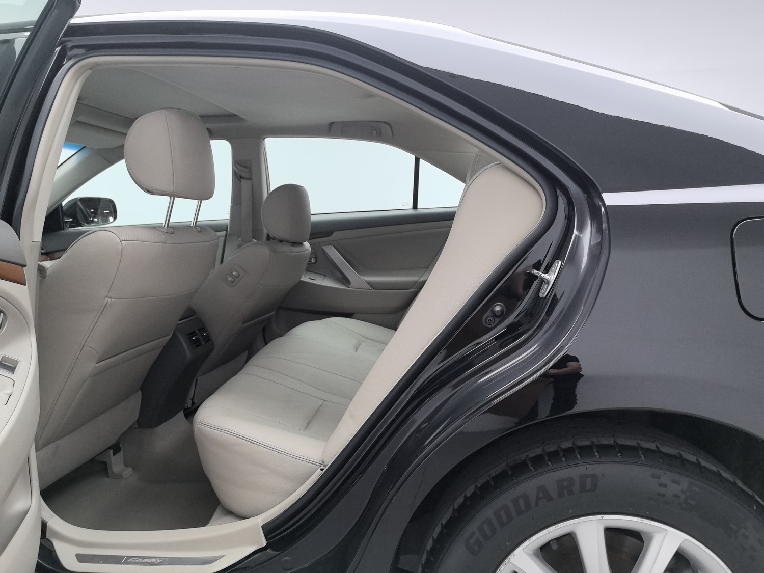 Used Toyota Camry 2013 2.0 AT
