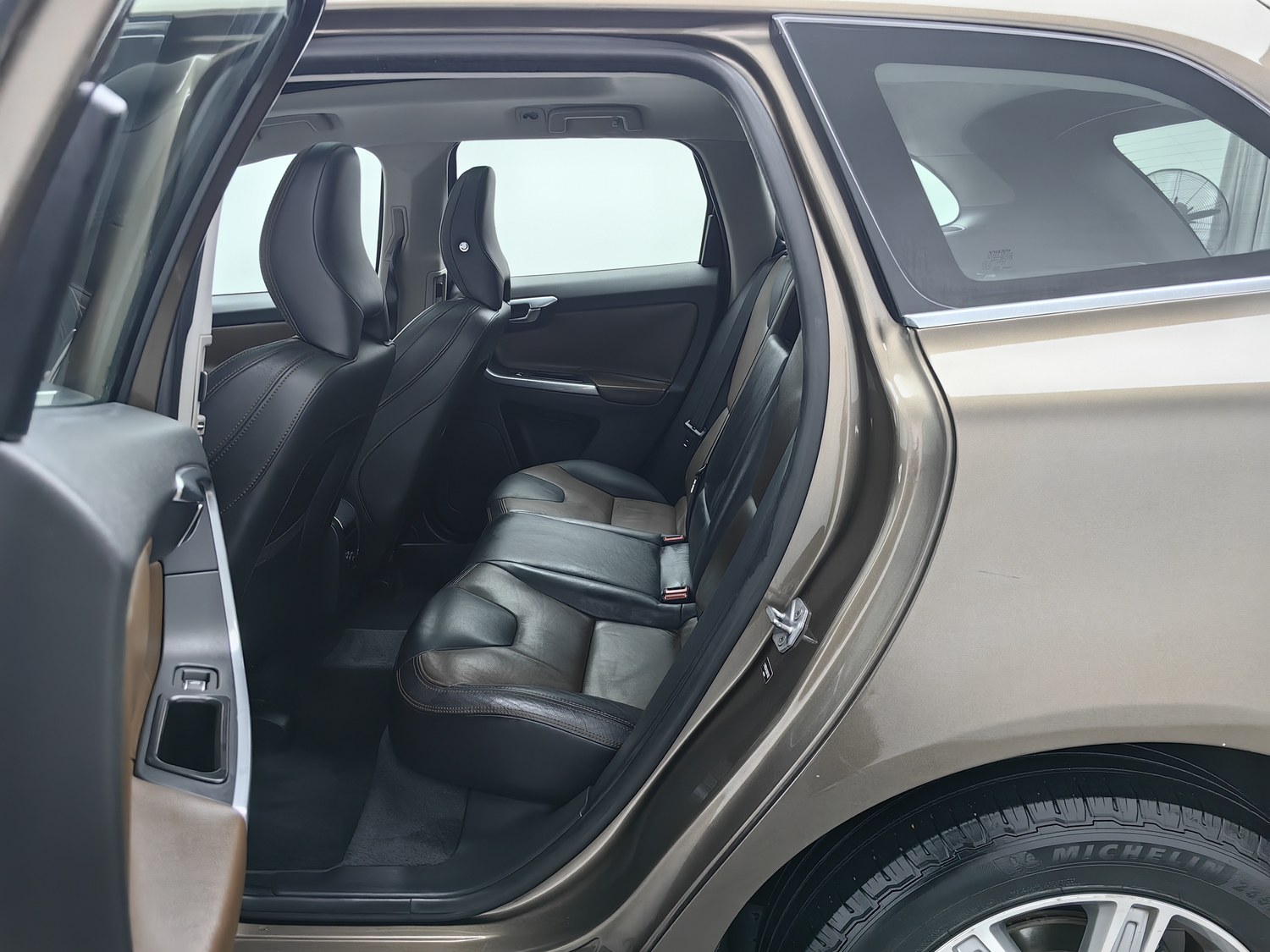 Used Volvo XC60 2016 2.0 AT