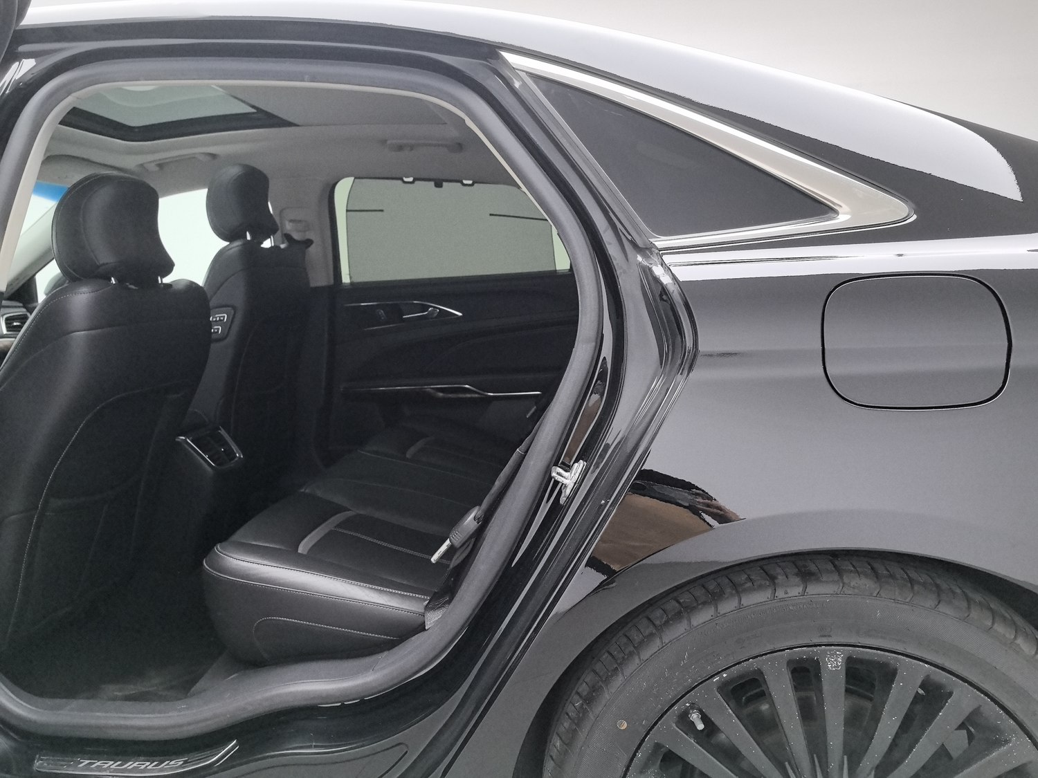 Used Ford Taurus 2017 2.0 AT
