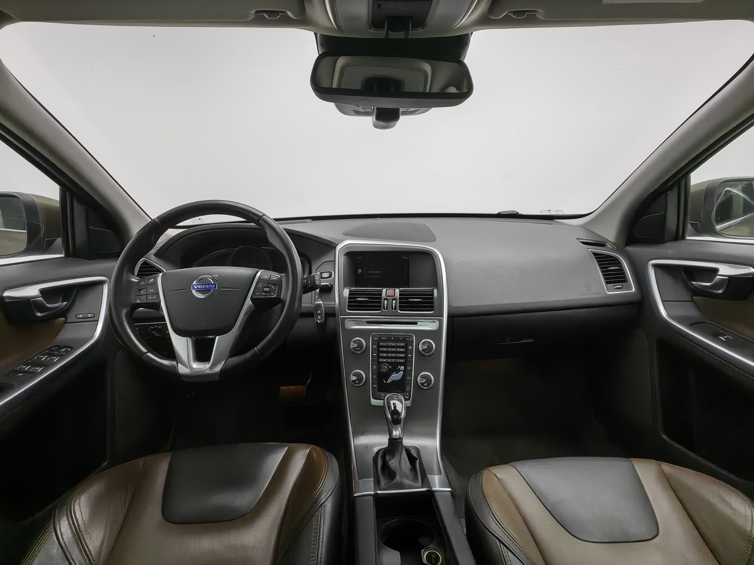 Used Volvo XC60 2016 2.0 AT