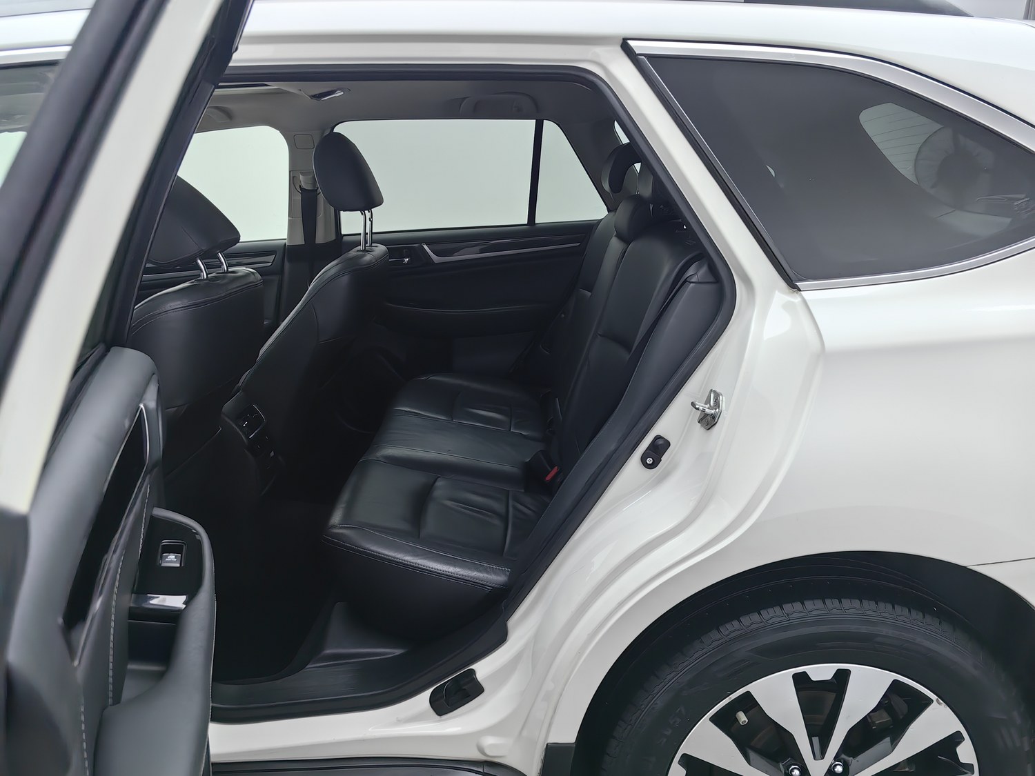 Used Subaru Outback 2016 2.5 AT