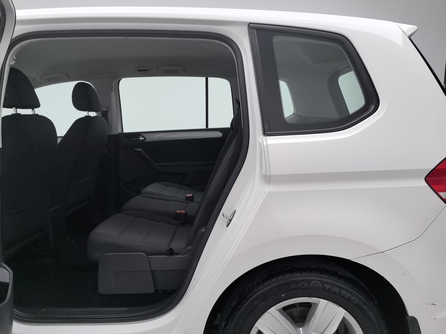 Used Volkswagen Touran 2016 1.4 MT