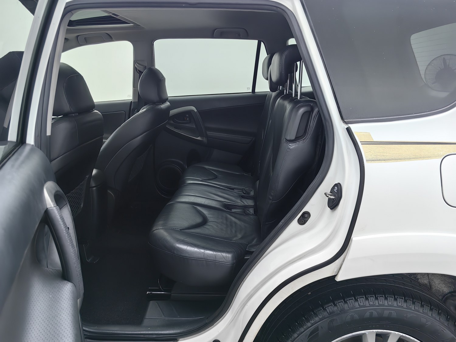 Used Toyota RAV4 2013 2.0 MT