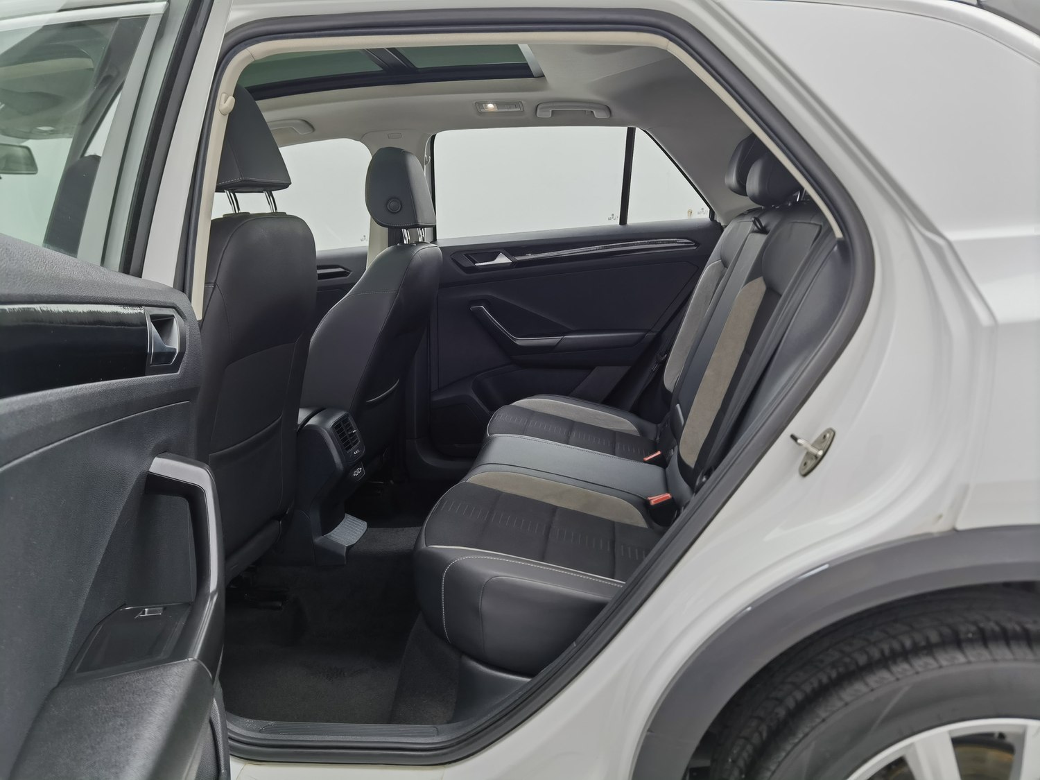 Used Volkswagen T-Roc 2019 1.4 AT