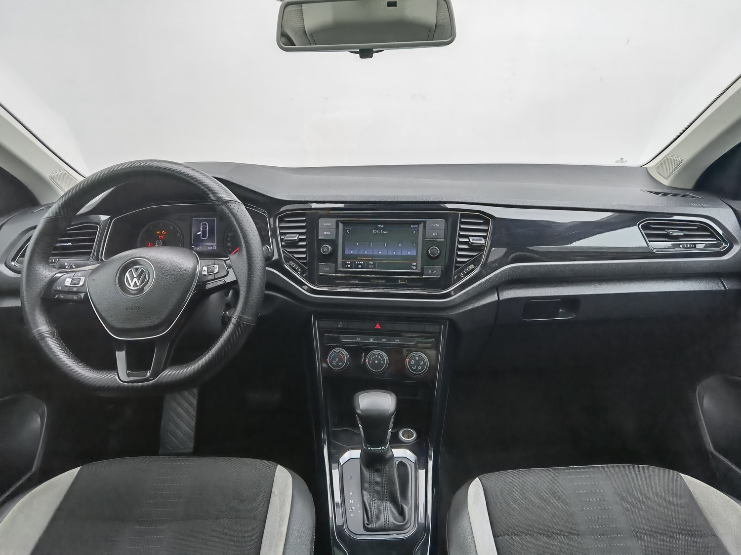 Used Volkswagen T-Roc 2019 1.4 AT