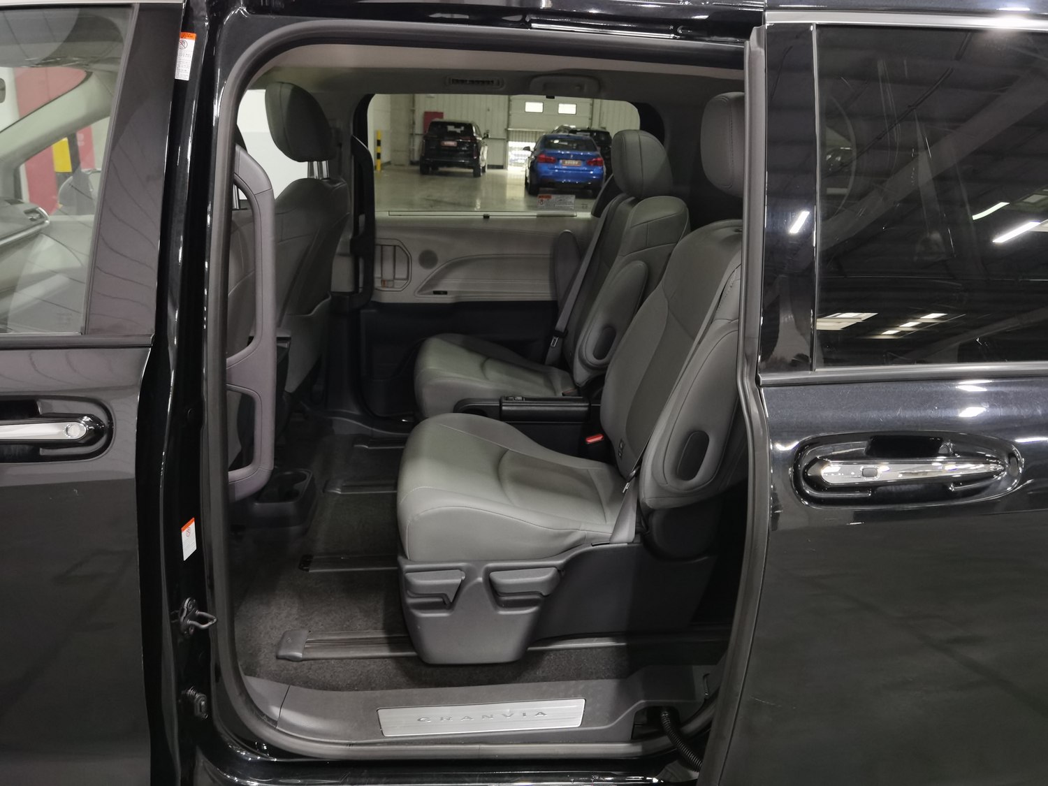 Used Toyota Granvia 2023 2.5 AT