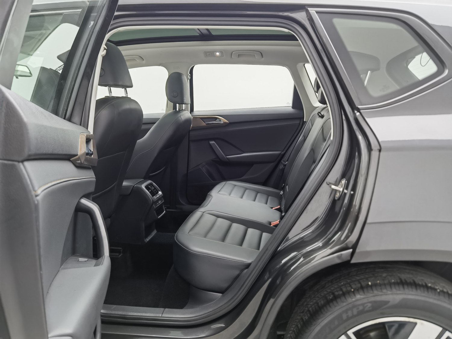 Used Volkswagen Tharu L 2021 1.4 AT
