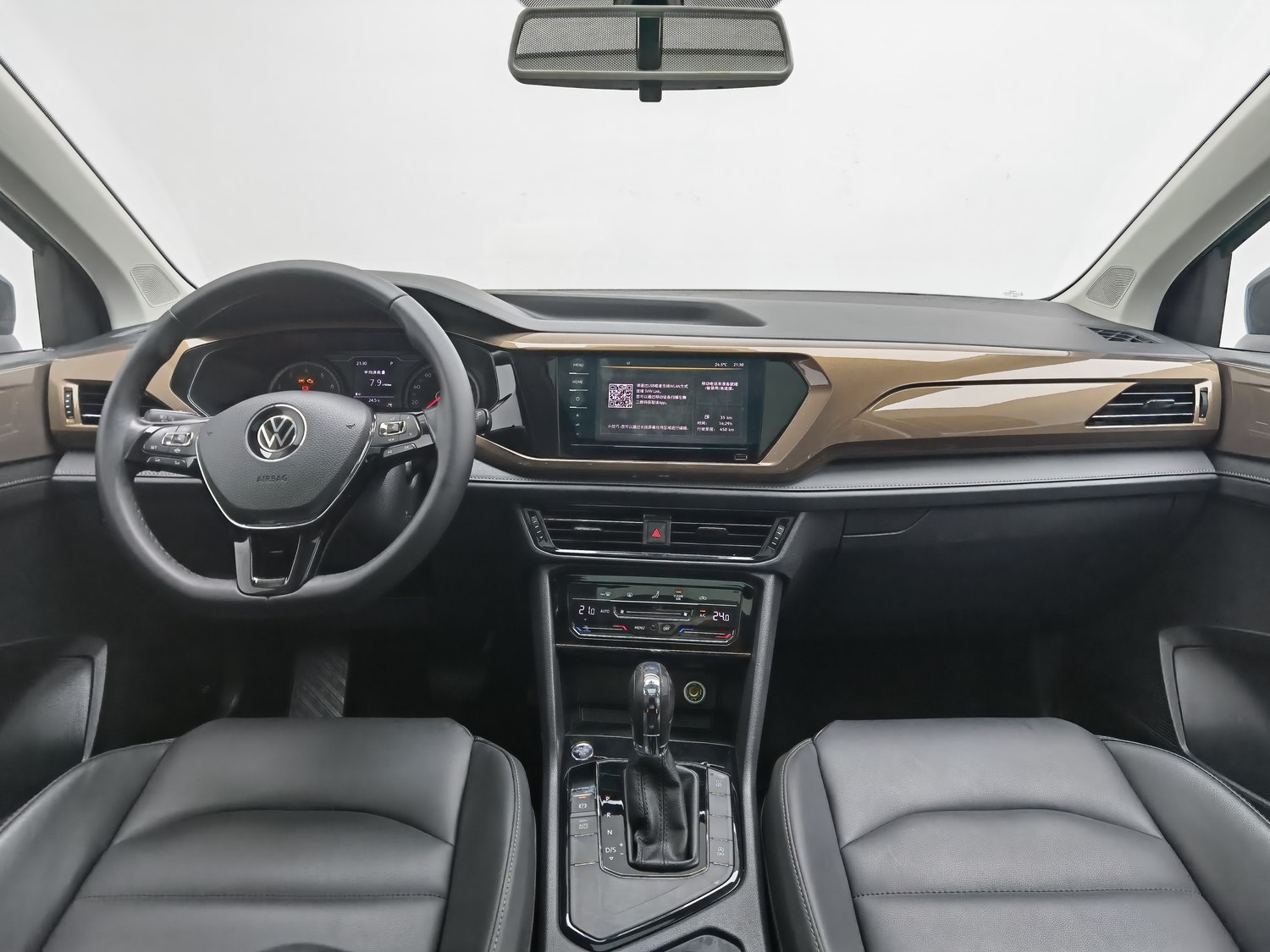 Used Volkswagen Tharu L 2021 1.4 AT