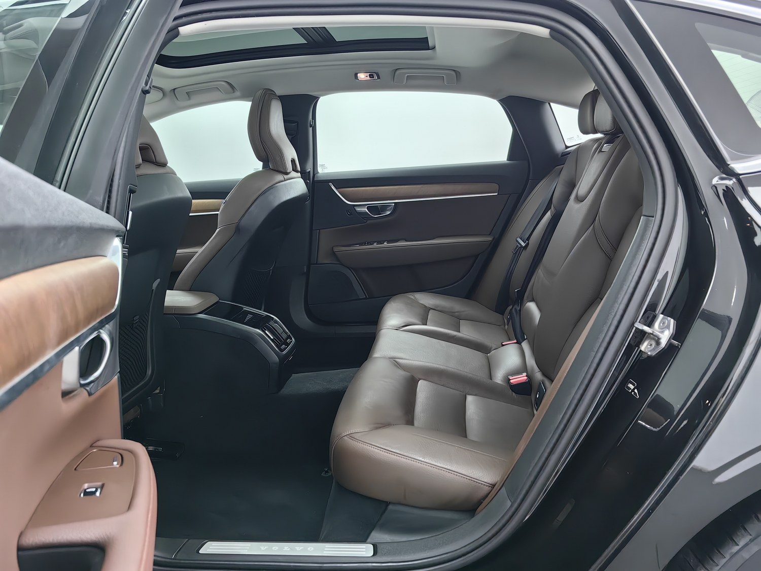 Used Volvo S90 2019 2.0 AT