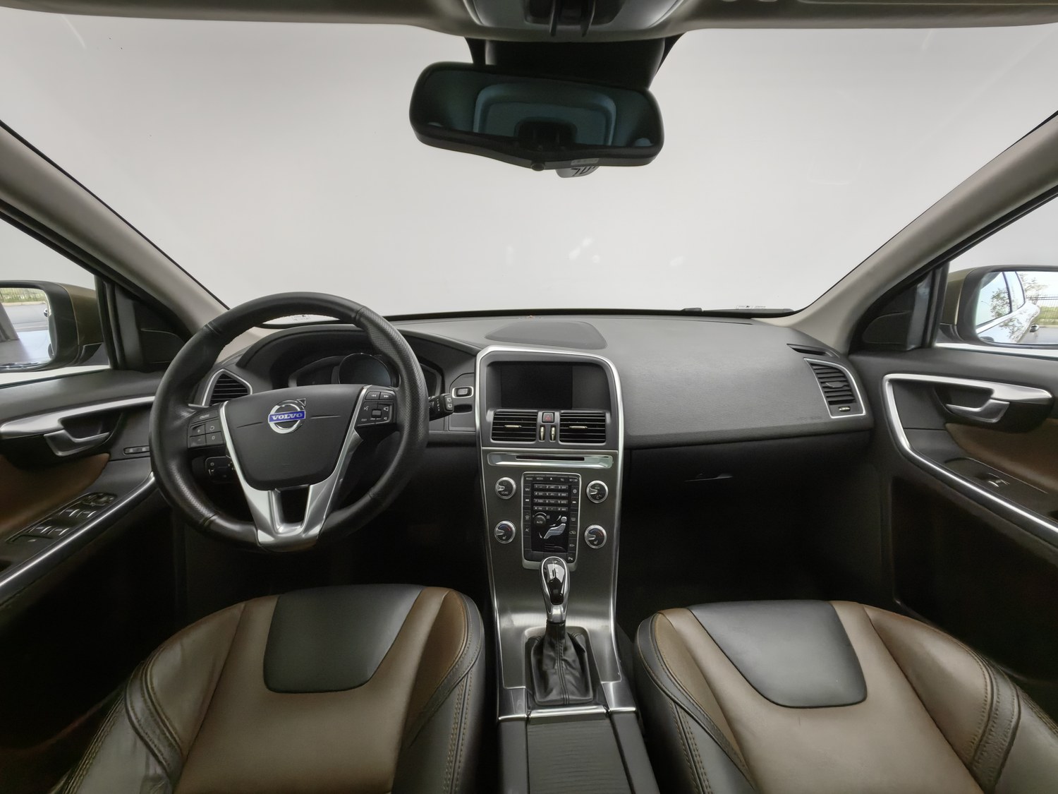 Used Volvo XC60 2016 2.0 AT