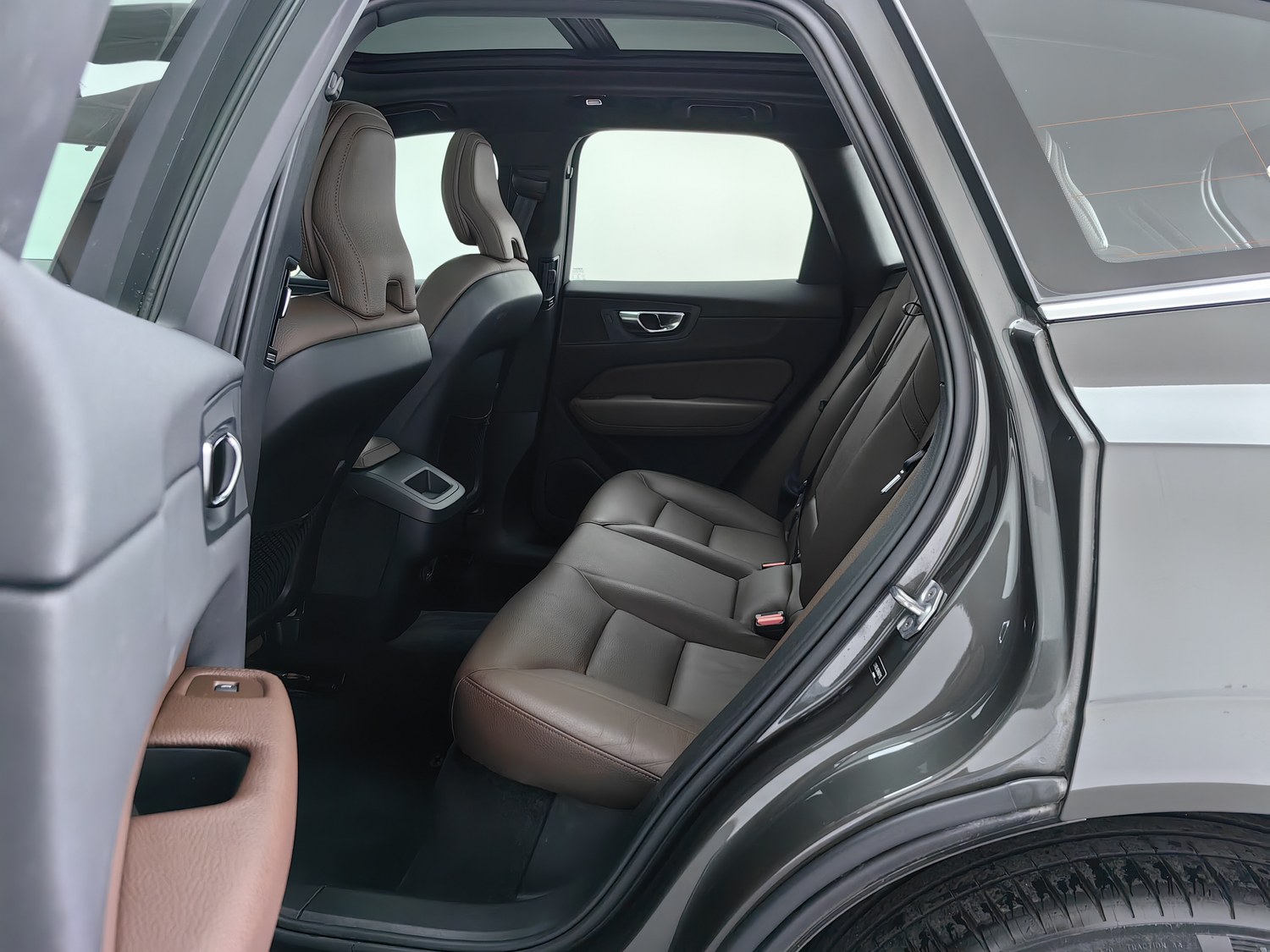 Used Volvo XC60 2022 2.0 AT