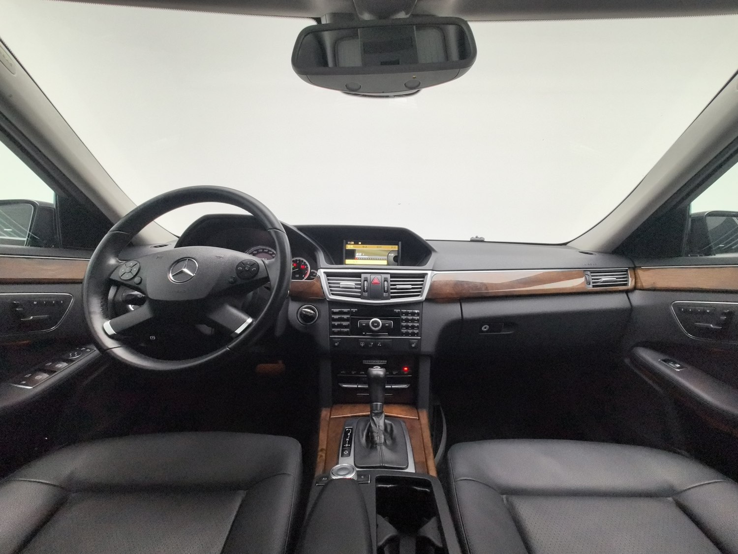 Used Mercedes-Benz E-Class 2011 1.8 AT