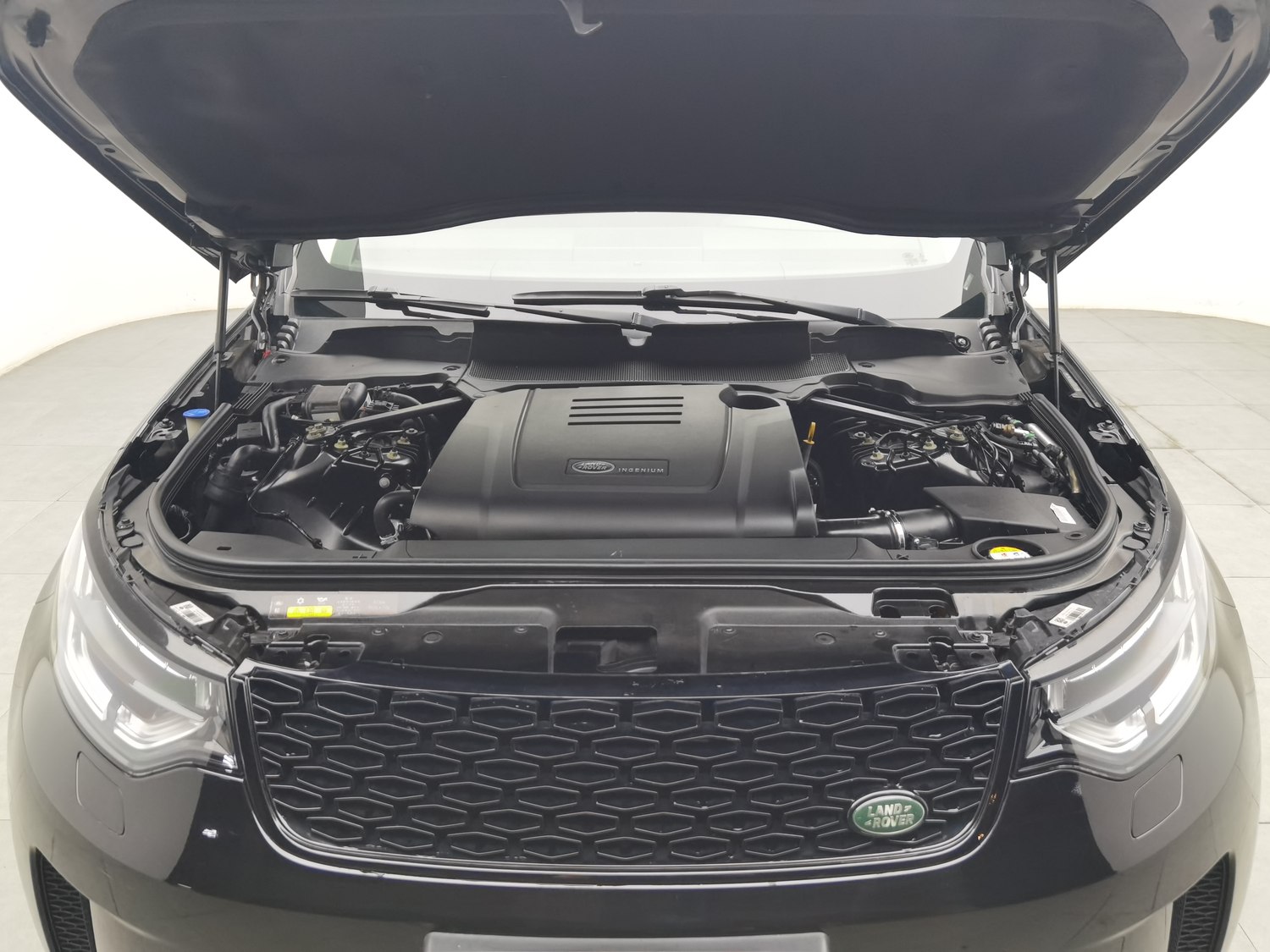 Used Land Rover Discovery 2018 2.0 AT