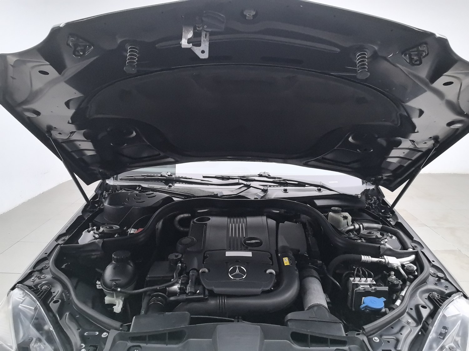 Used Mercedes-Benz E-Class 2011 1.8 AT